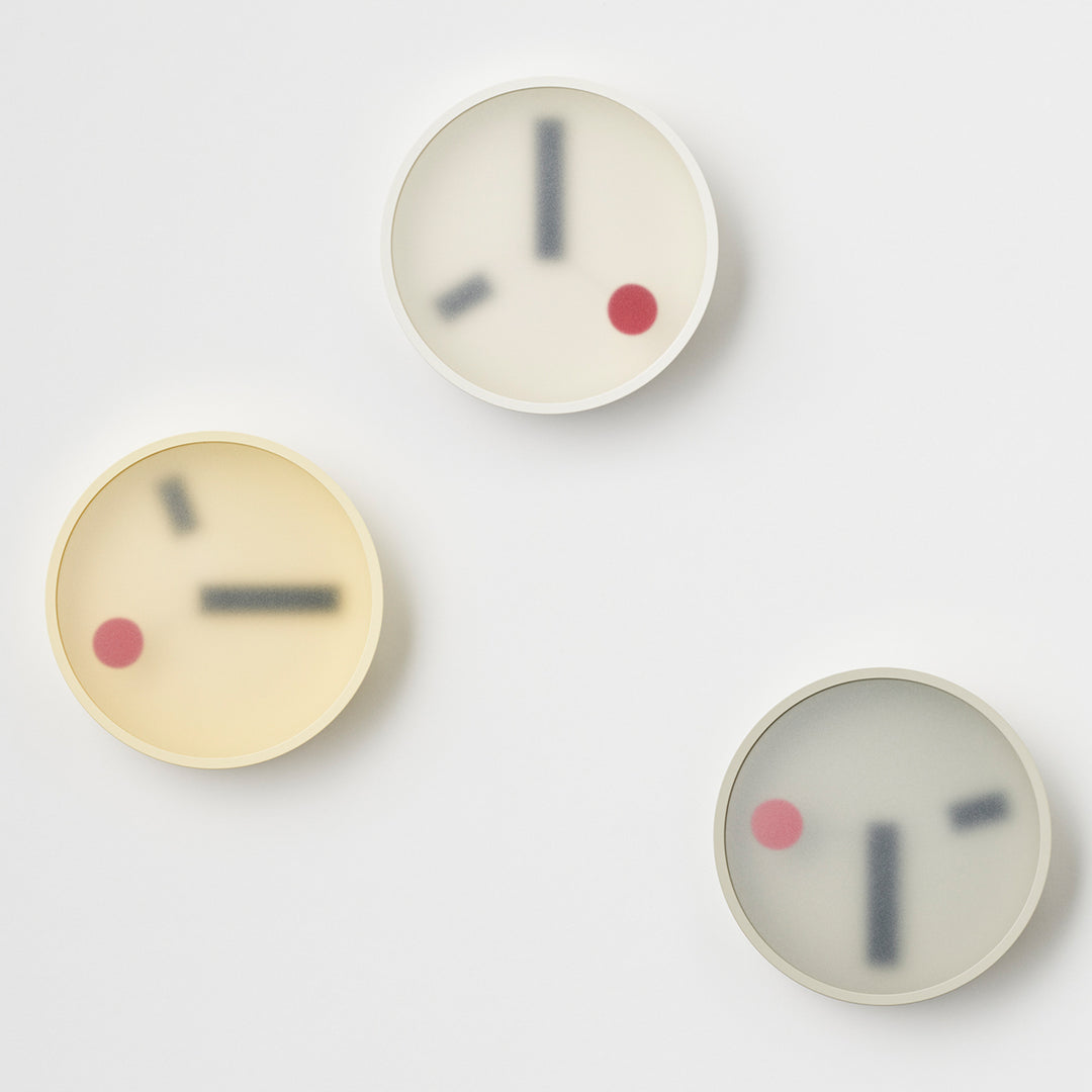 タカタレムノス 掛け時計 デザインオブジェクト ケハイ 木・土壁 クオーツ 電池式 イエロー スイープセコンド 小泉 誠 KM22-01YE