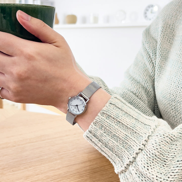 ザ・クロックハウス ナチュラルカジュアル ティーカップ ラテホワイト LNC1001-WH8A レディース 腕時計 ソーラー 3針 シルバー メッシュバンド