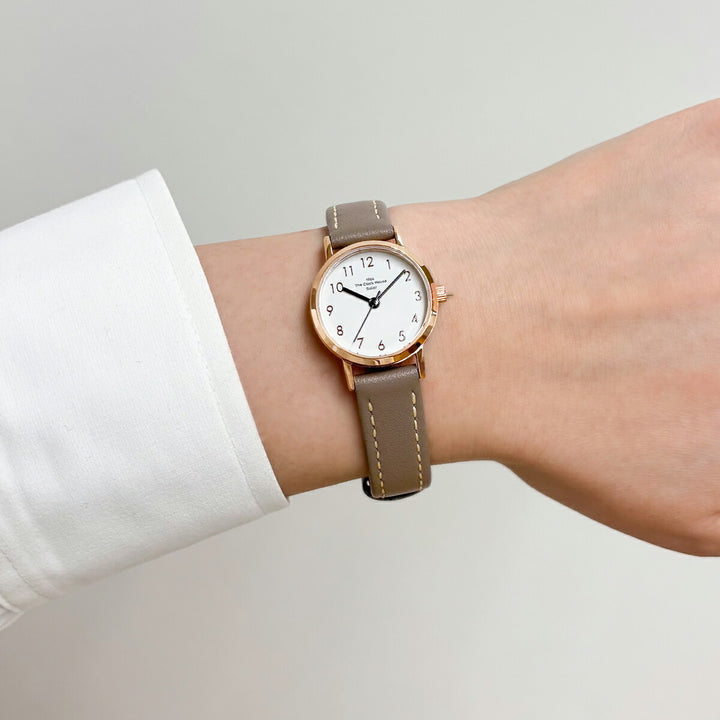 ザ・クロックハウス ナチュラルカジュアル ティーカップ ラテホワイト LNC1001-WH9B レディース 腕時計 ソーラー 3針 グレージュ 革ベルト