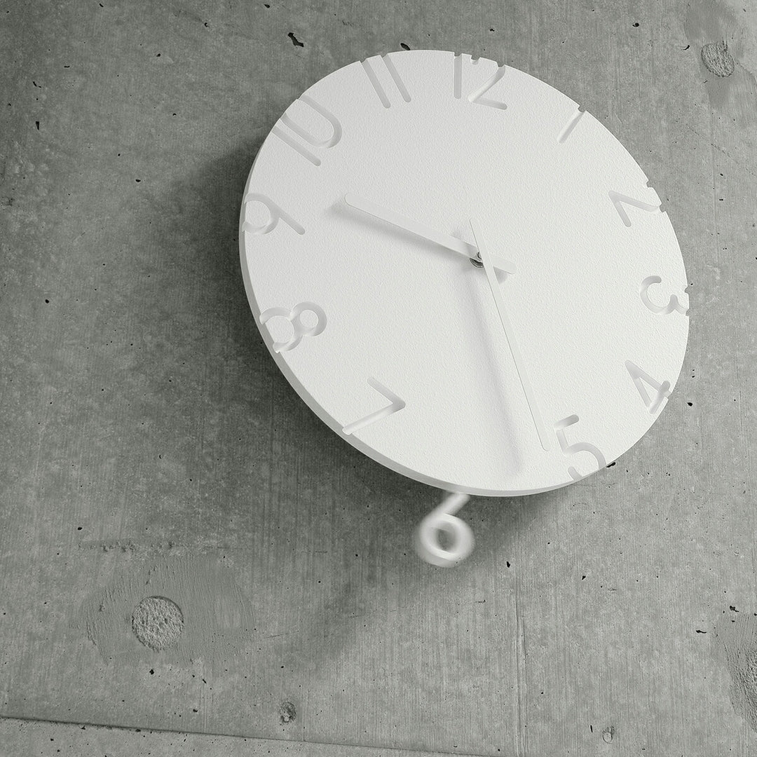 タカタレムノス 掛け時計 デザインオブジェクト カーヴド スウィング 振り子時計 クオーツ 電池式 ホワイト 寺田尚樹 NTL15-11