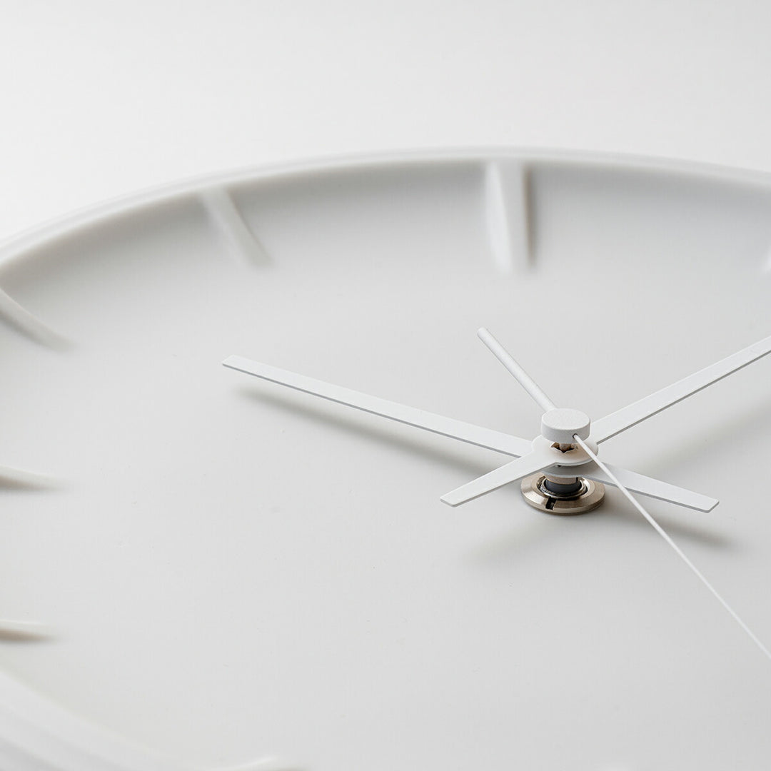 タカタレムノス 掛け時計 デザインオブジェクト レリーフ 磁器 クオーツ 電池式 3針 ホワイト 福定良佑 RF22-06WH
