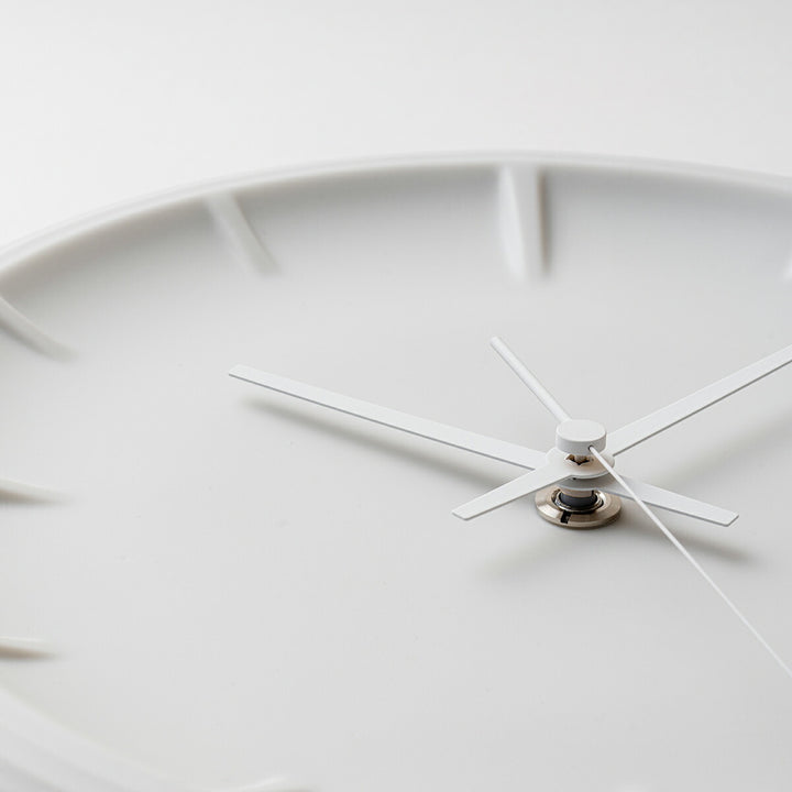 タカタレムノス 掛け時計 デザインオブジェクト レリーフ 磁器 クオーツ 電池式 3針 ホワイト 福定良佑 RF22-06WH