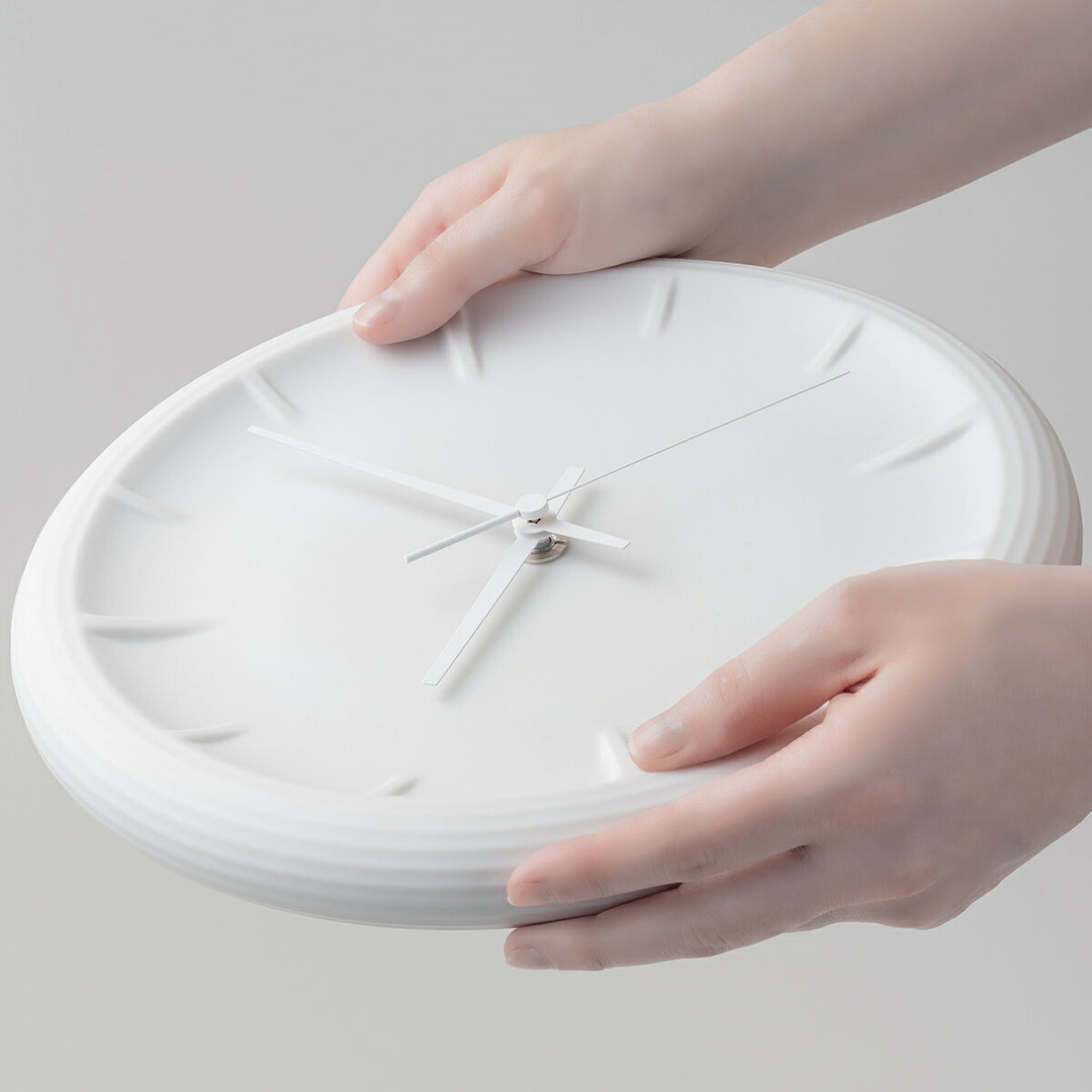タカタレムノス 掛け時計 デザインオブジェクト レリーフ 磁器 クオーツ 電池式 3針 ホワイト 福定良佑 RF22-06WH