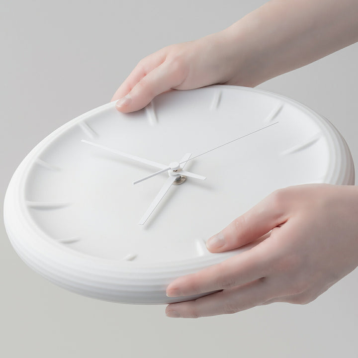 タカタレムノス 掛け時計 デザインオブジェクト レリーフ 磁器 クオーツ 電池式 3針 ホワイト 福定良佑 RF22-06WH