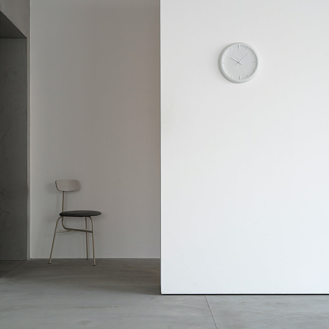 タカタレムノス 掛け時計 デザインオブジェクト レリーフ 磁器 クオーツ 電池式 3針 ホワイト 福定良佑 RF22-06WH
