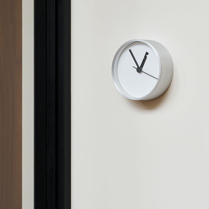 タカタレムノス 掛け時計 デザインオブジェクト エクストラノーマル クロック クオーツ 電池式 掛置兼用 ホワイト ロス・ミクブライド RM24-07WH