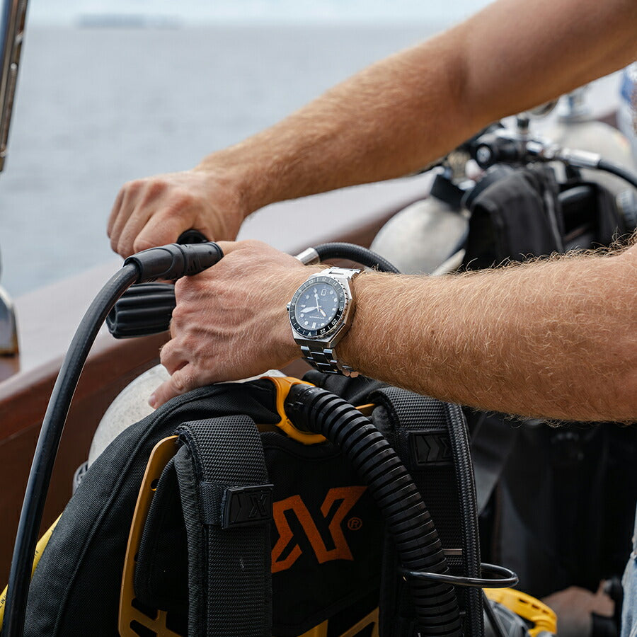 スピニカー DUMAS デュマ GMT SP-5119-11 メンズ 機械式 自動巻き 30気圧防水 蓄光 ブラックダイヤル 替えバント付き