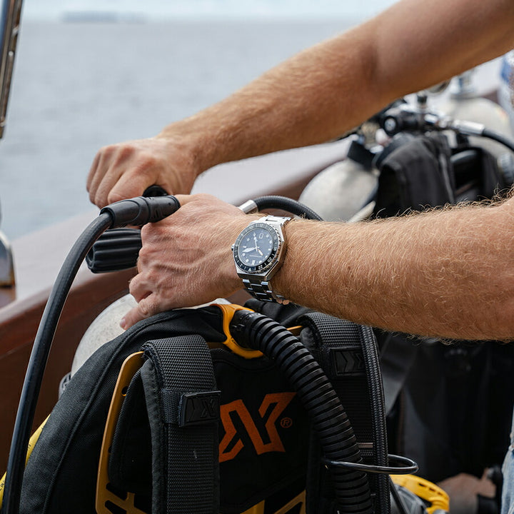 スピニカー DUMAS デュマ GMT SP-5119-11 メンズ 機械式 自動巻き 30気圧防水 蓄光 ブラックダイヤル 替えバント付き