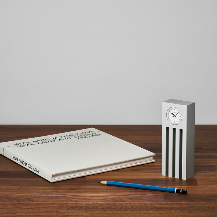 タカタレムノス 置き時計 Chairs DEAR VERA I クオーツ 電池式 アルミニウム 内田 繁 SU25-13