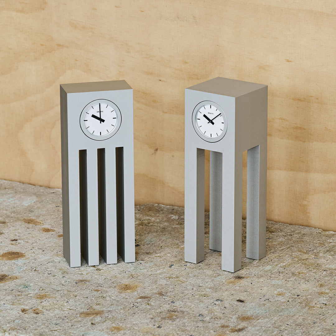 タカタレムノス 置き時計 Chairs DEAR VERA I クオーツ 電池式 アルミニウム 内田 繁 SU25-13