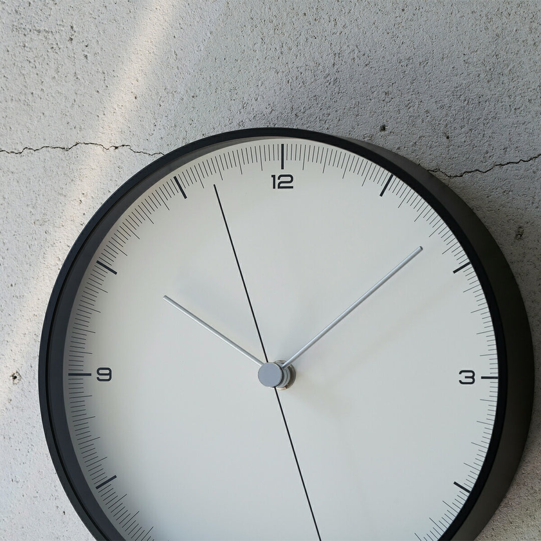 タカタレムノス 掛け時計 デザインオブジェクト アースウォールクロック クオーツ 電池式 ブラック スイープセコンド 五十嵐 威暢 TIL25-06