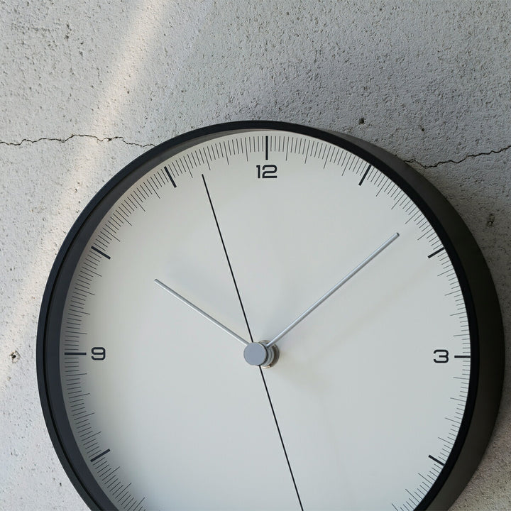 タカタレムノス 掛け時計 デザインオブジェクト アースウォールクロック クオーツ 電池式 ブラック スイープセコンド 五十嵐 威暢 TIL25-06