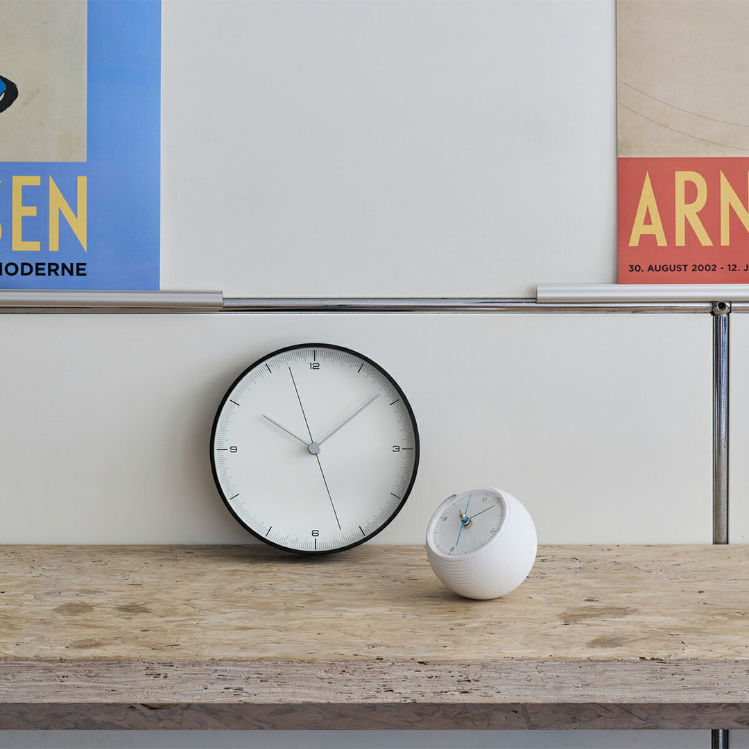 タカタレムノス 掛け時計 デザインオブジェクト アースウォールクロック クオーツ 電池式 ブラック スイープセコンド 五十嵐 威暢 TIL25-06