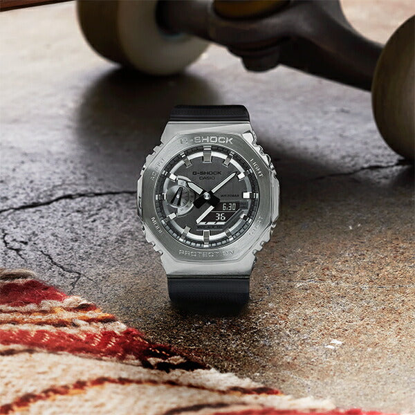 G-SHOCK シルバー メタルベゼル GM-2100-1AJF メンズ 電池式 アナデジ ブラック 樹脂バンド 八角形