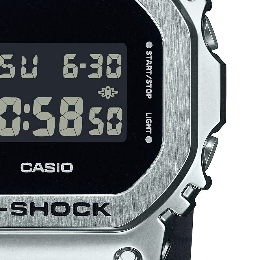 美品✨CASIO G-SHOCK GM-5600U フルメタル シルバー カシオ G-SHOCK GM-5600U-1JF メタルケース シルバー デジタル