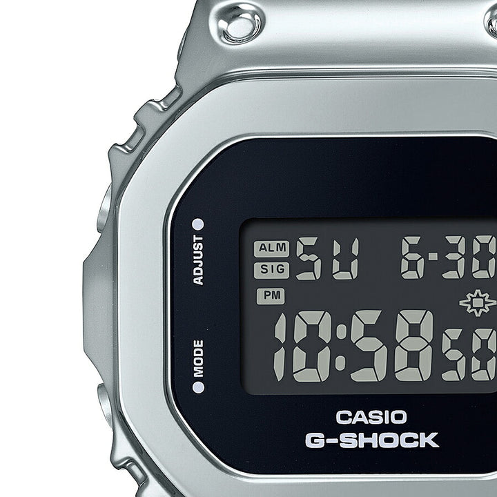 G-SHOCK ミッドサイズ メタルカバード 5600 GM-S5600U-1JF メンズ レディース 腕時計 電池式 デジタル スクエア シルバー 反転液晶 国内正規品 カシオ