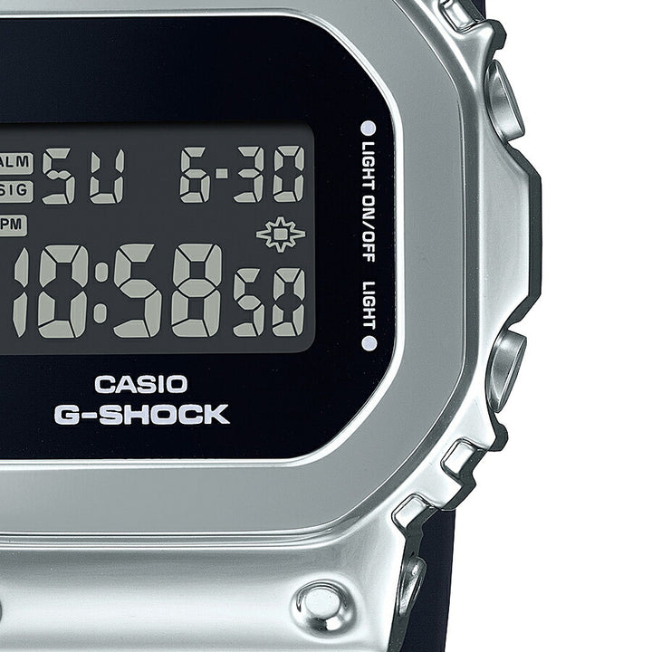 G-SHOCK ミッドサイズ メタルカバード 5600 GM-S5600U-1JF メンズ レディース 腕時計 電池式 デジタル スクエア シルバー 反転液晶 国内正規品 カシオ